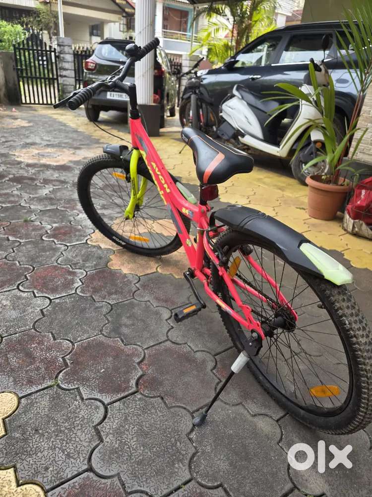 Avon bycycle for girls 8 to 12 years