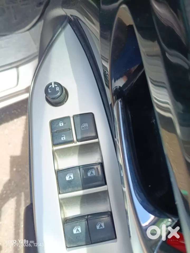Toyota Innova Crysta [2020-ongoing] 2.4 Vx 7 Str, 2017, Diesel