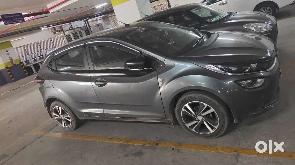 Tata Altroz Petrol 2023 Top End