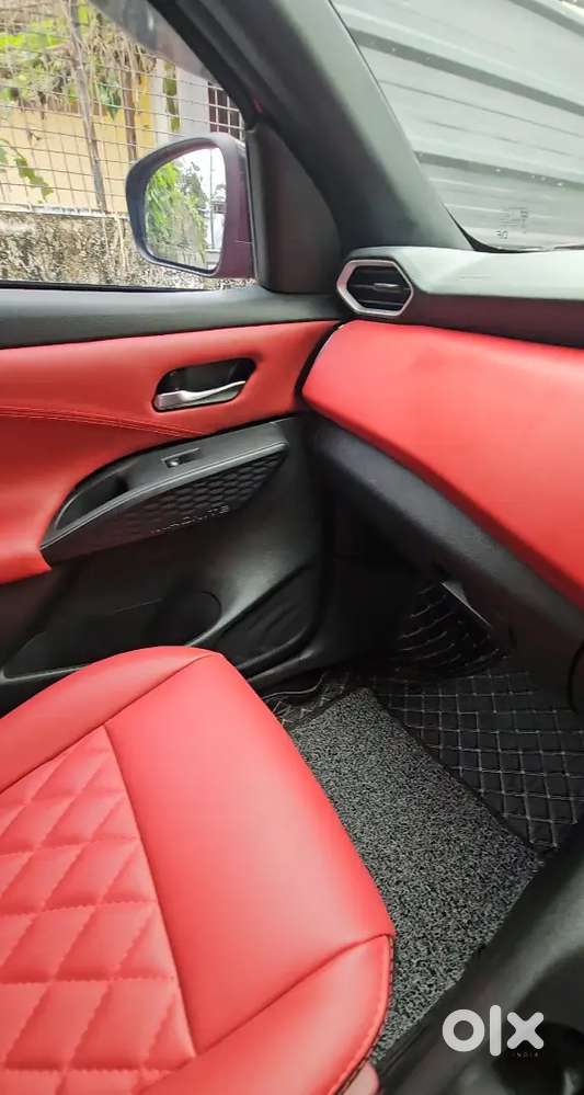 Nissan Magnite Variant 2025nov  Cng+petrol-cng Mileage 33km Petrol 18