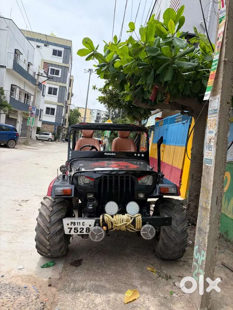 Mahindra Jeep 2000 With Manual Transmission