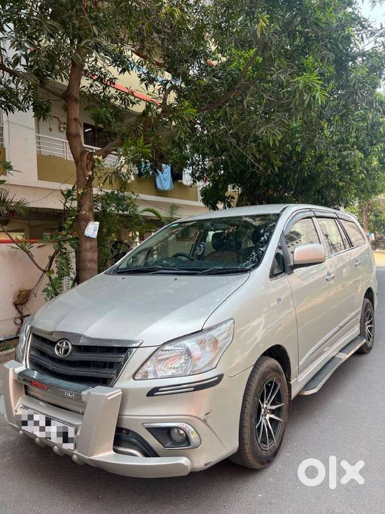 Toyota Innova 2.5 G (diesel) 8 Seater Bs Iv, 2016, Diesel