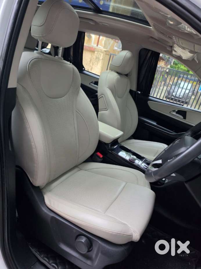 Mahindra Xuv700 2.0 Ax 7 Petrol At Luxury Pack Str, 2024, Petrol