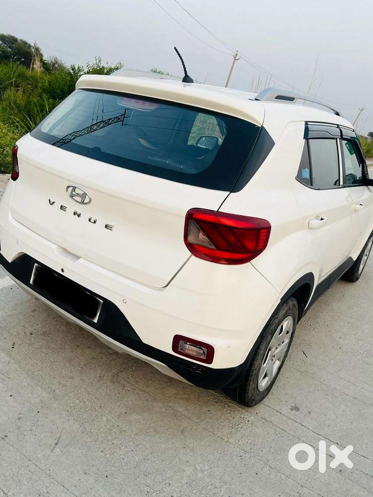 Hyundai Venue 2020 Petrol 74755 Km Driven