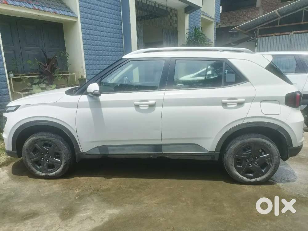 Hyundai Venue 2023 Petrol Well Maintained Car