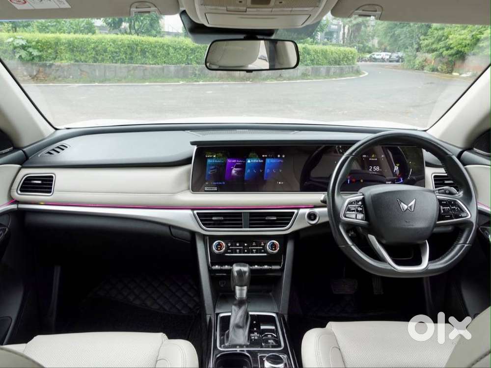 Mahindra Xuv700 2.0 Ax 7 Petrol At Luxury Pack Str, 2023, Petrol