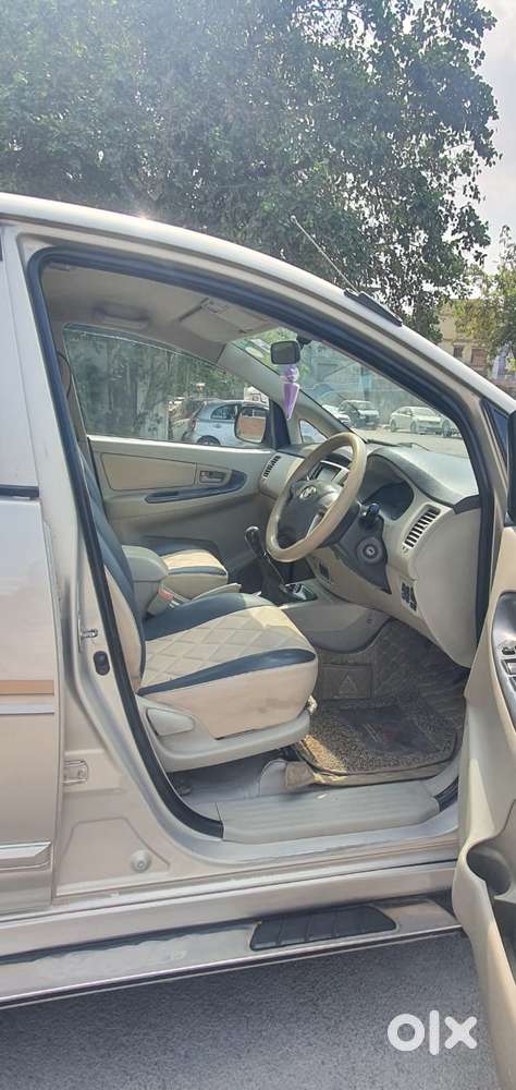 Toyota Innova 2.5 G (diesel) 8 Seater, 2014, Cng & Hybrids