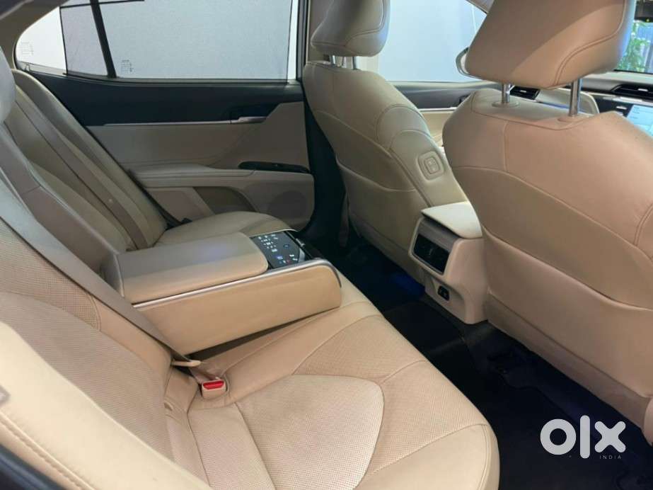 Toyota Camry Hybrid, 2020, Cng & Hybrids