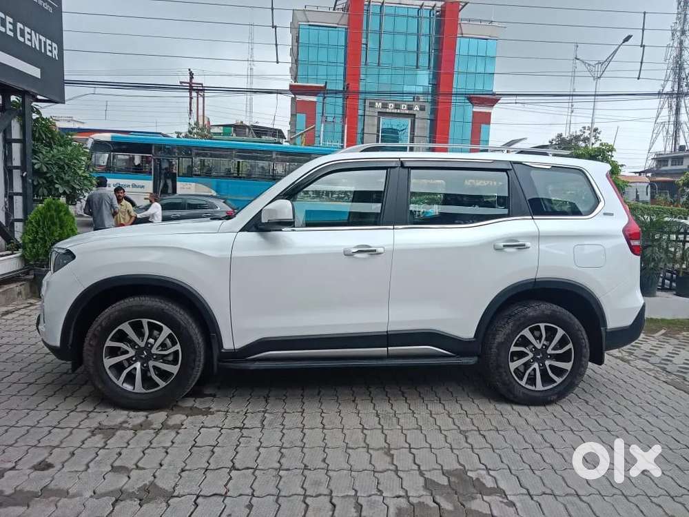 Mahindra Scorpio N Z8 Petrol At 7 Str, 2025, Petrol