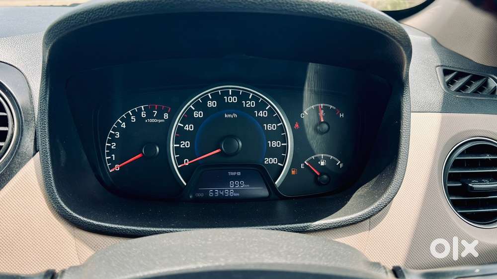 Hyundai Grand I10 2017 Taxi Passing Car