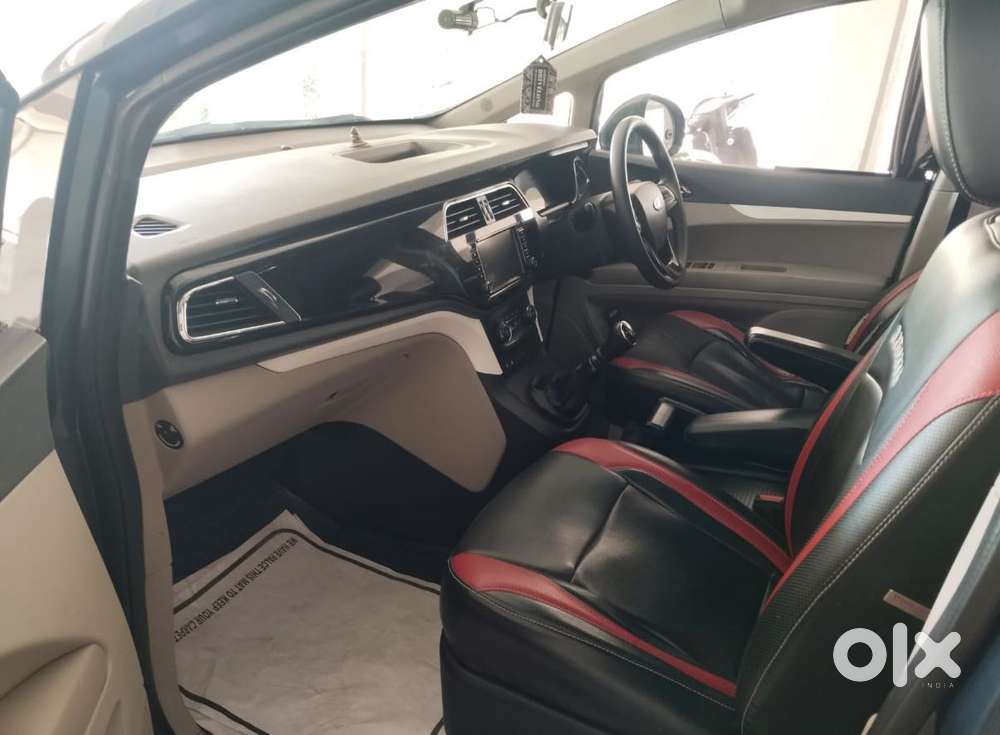 Mahindra Marazzo M6, 2018, Diesel