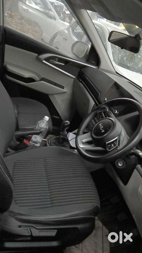 Kia Carens 2023 Petrol 40000 Km Driven