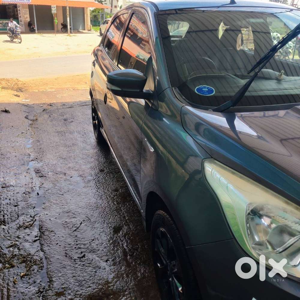 Ford Figo Titanium 1.2 Petrol Mt   2017