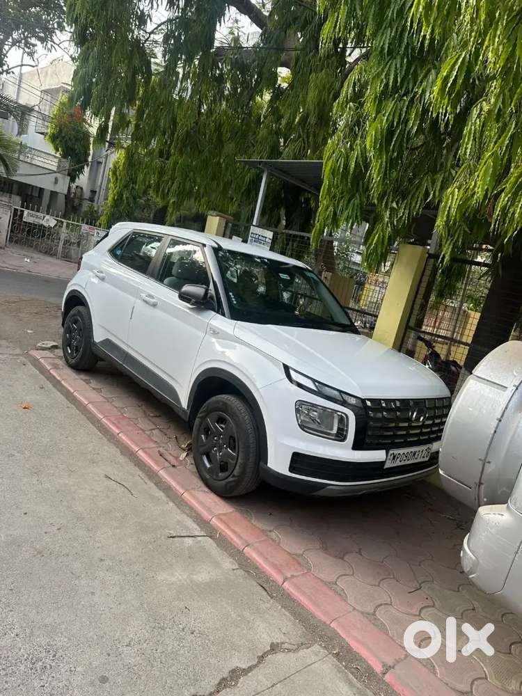 Hyundai Venue Petrol 2024
