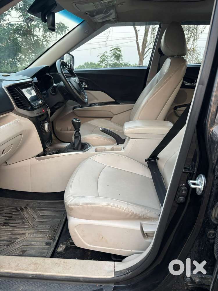 Mahindra Xuv300 W8 1.2 Petrol Dual Tone, 2022, Petrol