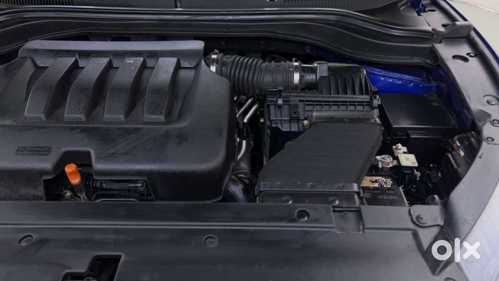 Mahindra Xuv700 2.0 Ax 7 Petrol Mt Str, 2022, Petrol