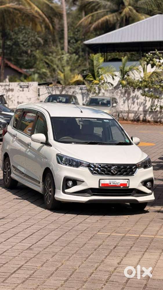 Maruti Suzuki Ertiga 1.5 Zxi Plus Shvs, 2022, Petrol