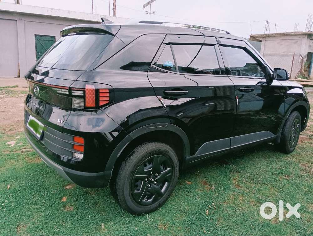 Hyundai Venue 2024 Petrol 9000 Km Driven