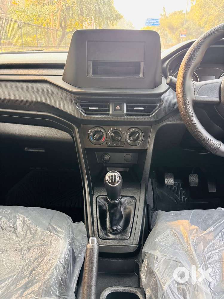 Maruti Suzuki Brezza 1.5 Lxi Smart Hybrid, 2025, Petrol