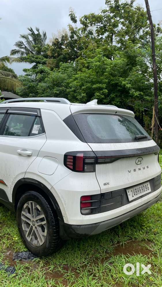 Hyundai Venue 2024 Diesel Excellent Condition- Bh Registration