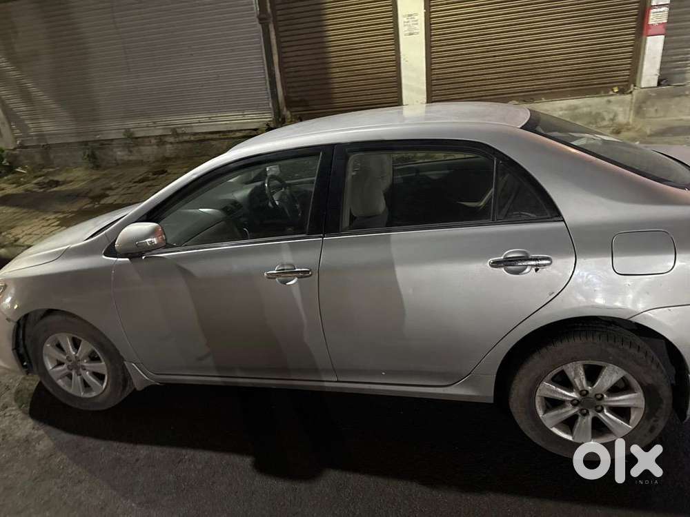 Toyota Corolla Altis 2011 Petrol 33000 Km Driven