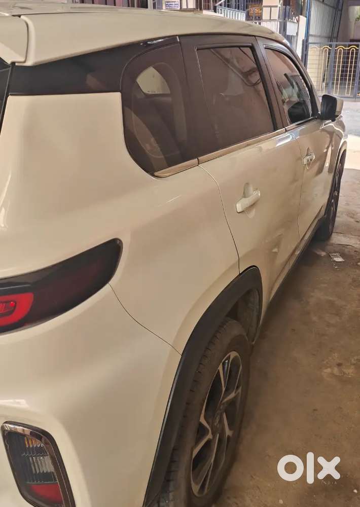 Well Maintained Car With Top Model Accessories Added Along With It..