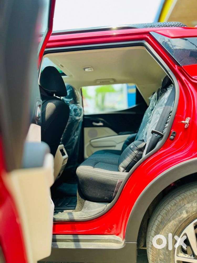 Mahindra Xuv 3xo Ax5 Pm Mt, 2024, Petrol