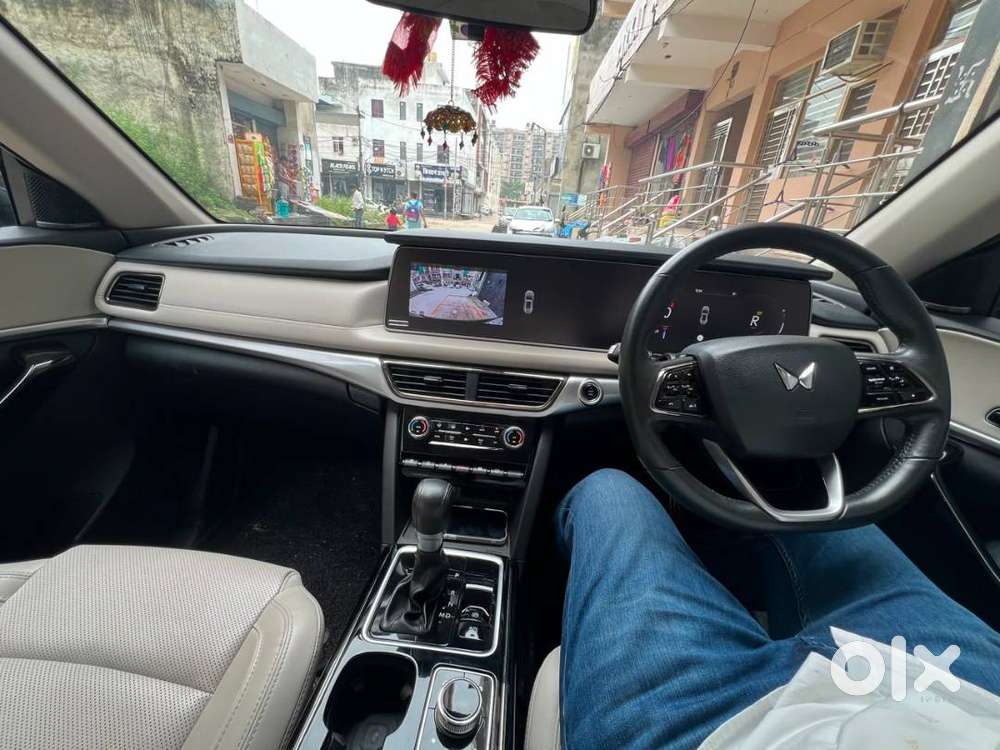 2026 Mahindra Xuv700 Ax7 At Luxury | Petrol | 14,200 Km | 2024 Make