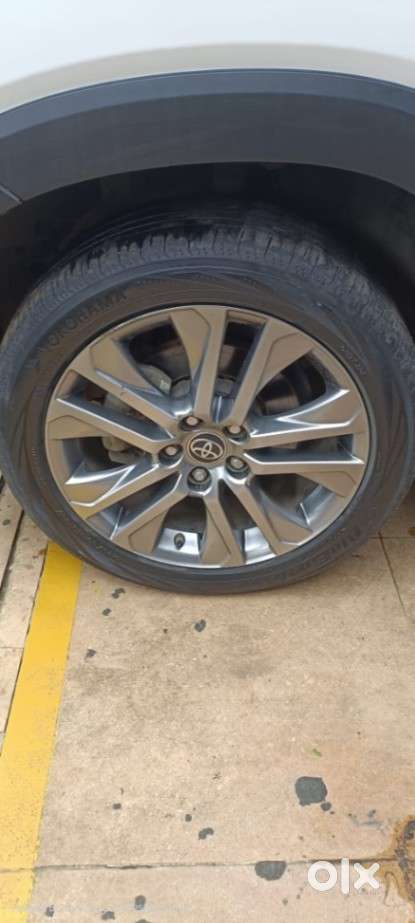 Toyota Innova Hycross 2.0 Zx (o) Hybrid 7 Str, 2023, Petrol