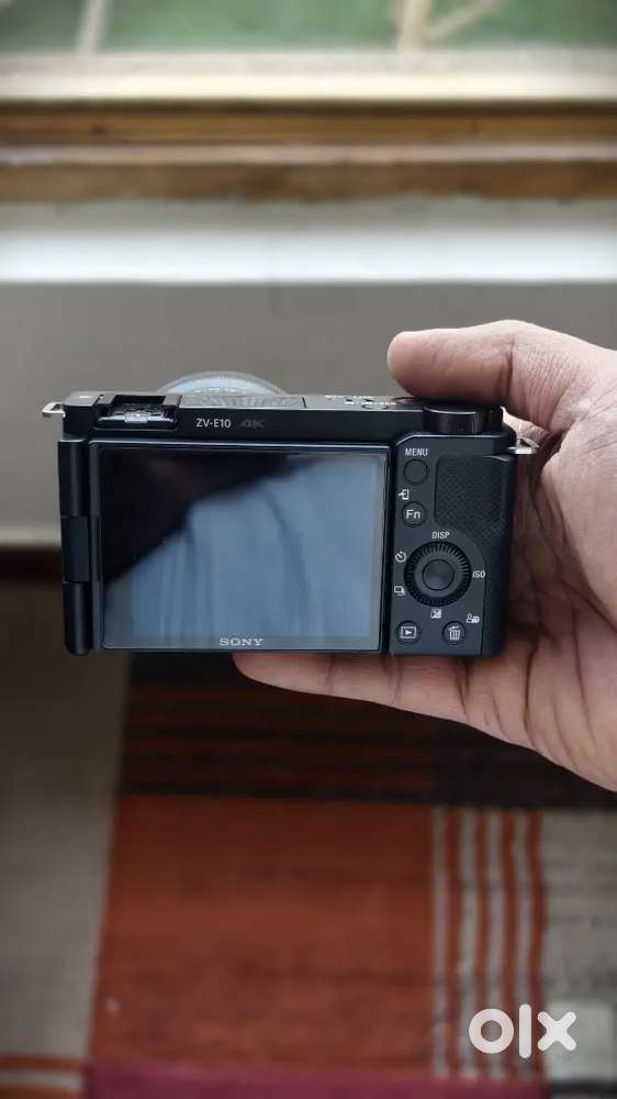 SONY ZVE10 with kit lens (4 days old)