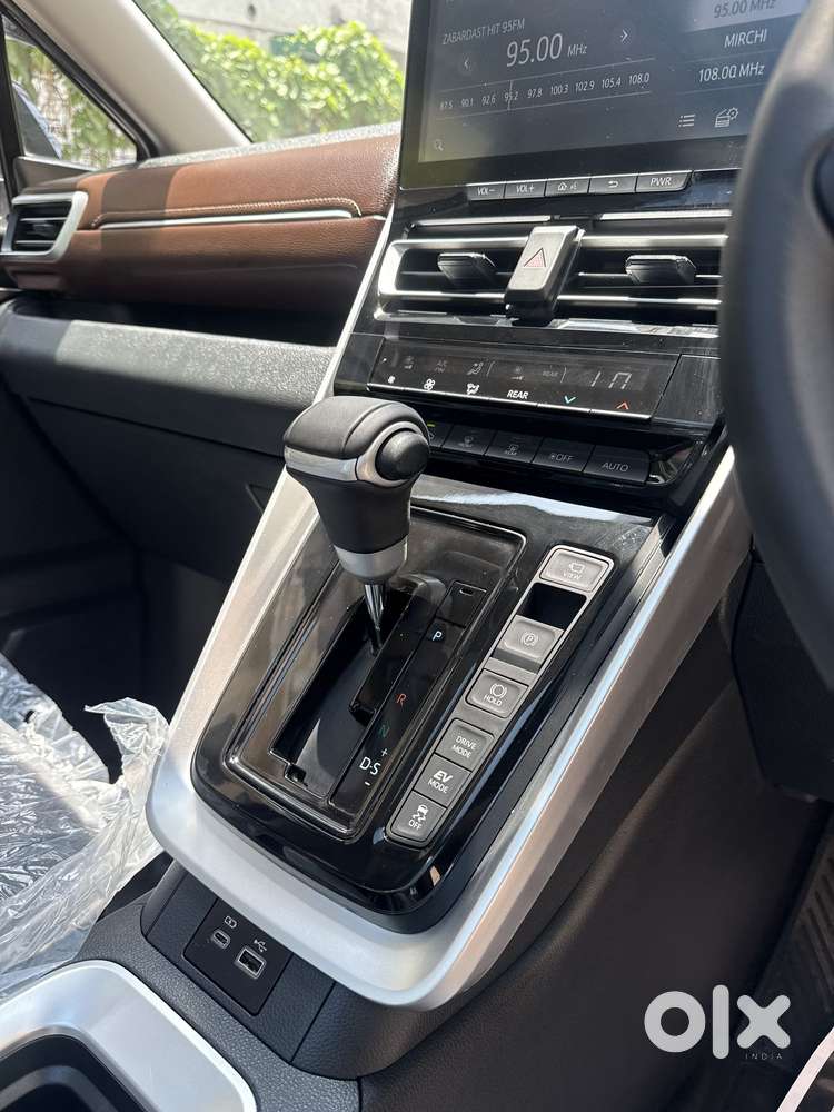 Toyota Innova Hycross 2.0 Vx (o) Hybrid 7 Str, 2024, Cng & Hybrids