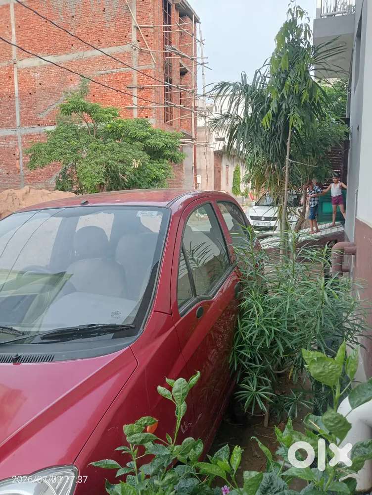2009 Model Petrol Or Cng Cylinder Few Months Old The Car Only Park