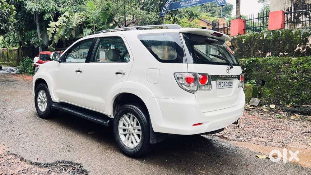 Toyota Fortuner 2013 (registered 2014) – Automatic Diesel