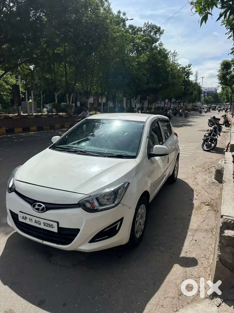 Hyundai I20 Diesel Manual 2nd 2012 With Xenos Screen And Back Hdcamera