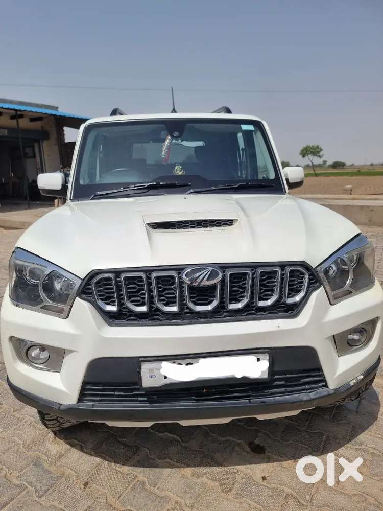 Mahindra Scorpio S11