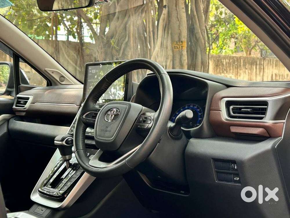Toyota Innova Hycross 2.0 Zx Hybrid 7 Str, 2024, Petrol