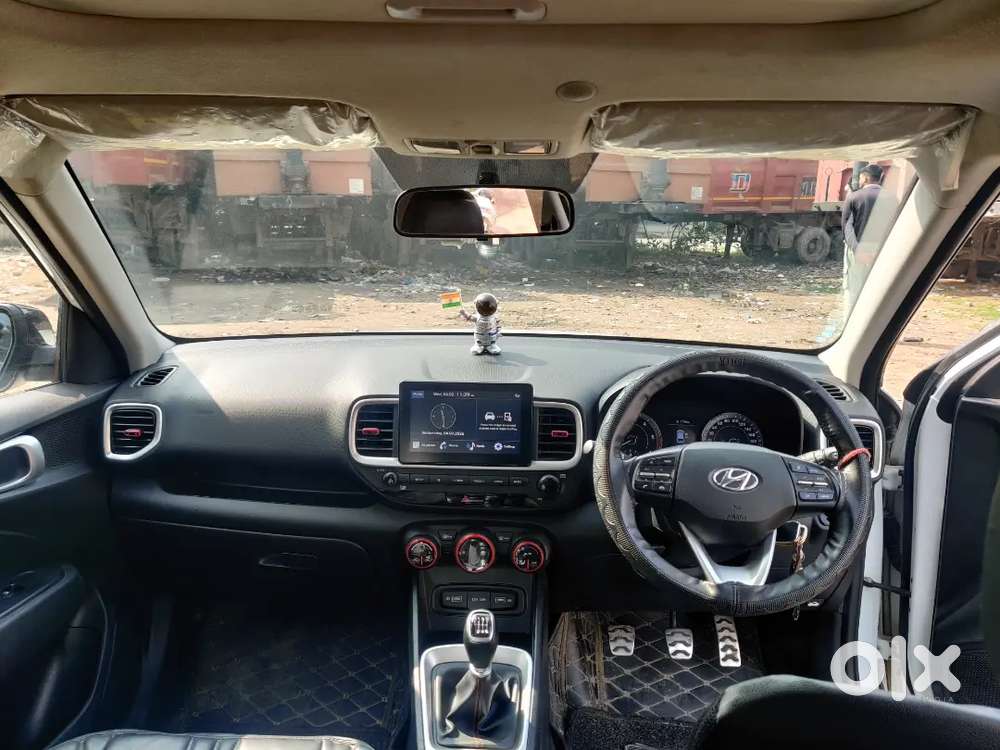 Hyundai Venue Sx Dual Tone October-2021 With All Top Model Features