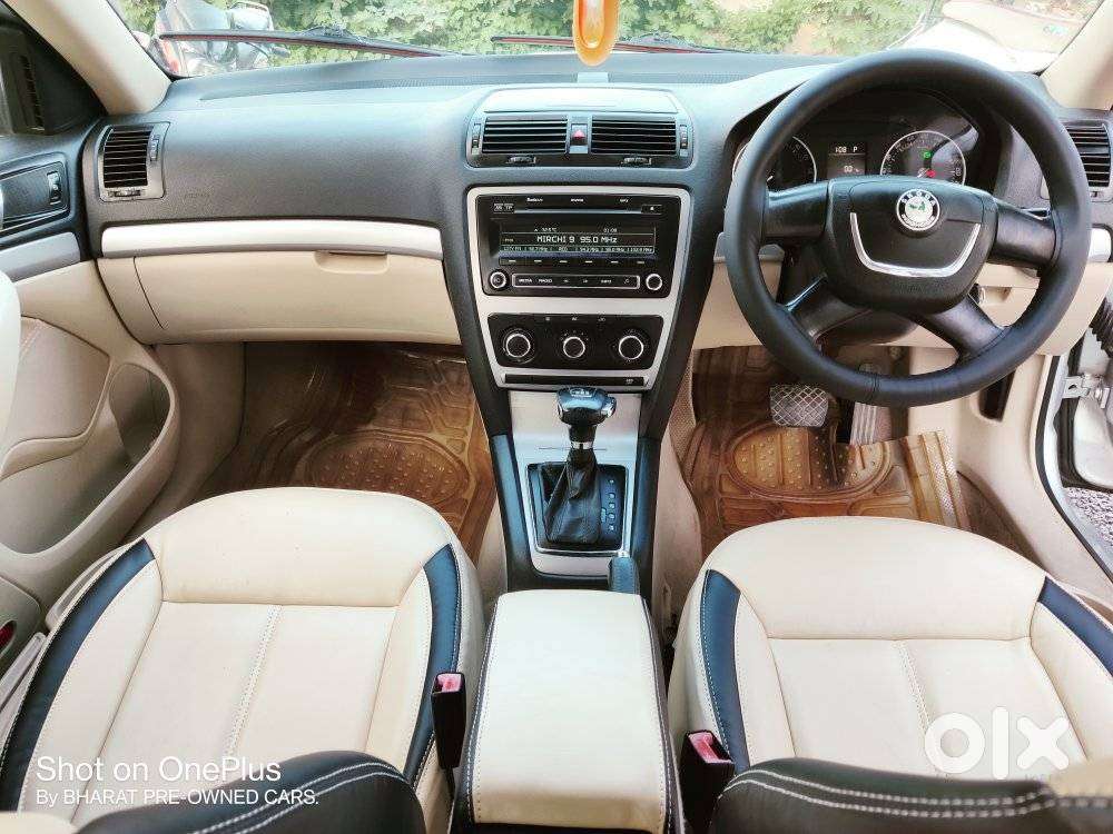 Skoda Laura Ambiente 2.0 Tdi Cr Automatic, 2010, Diesel