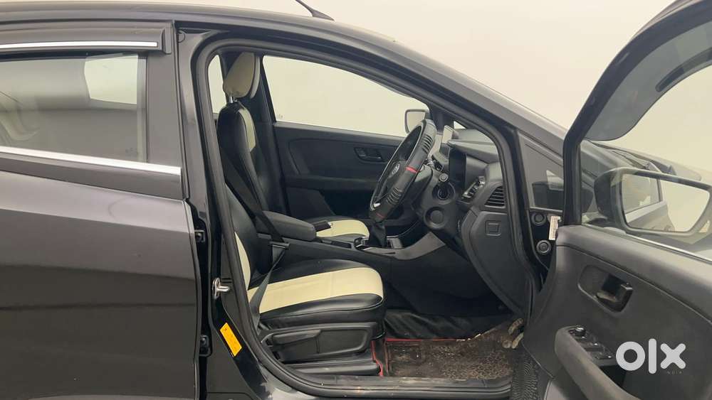 Tata Altroz 1.2 Xz Plus Dark Edition, 2022, Petrol