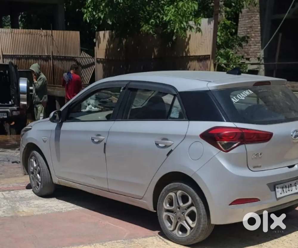 Selling I20 Magna With New Condation