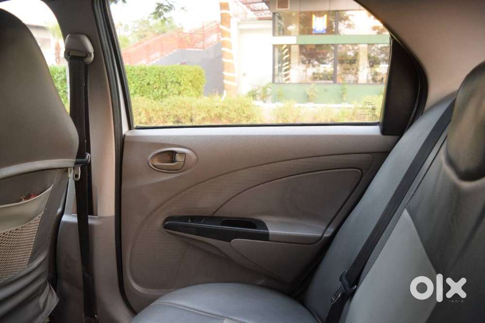 Toyota Etios Eh-gs Serene Bluish Silver