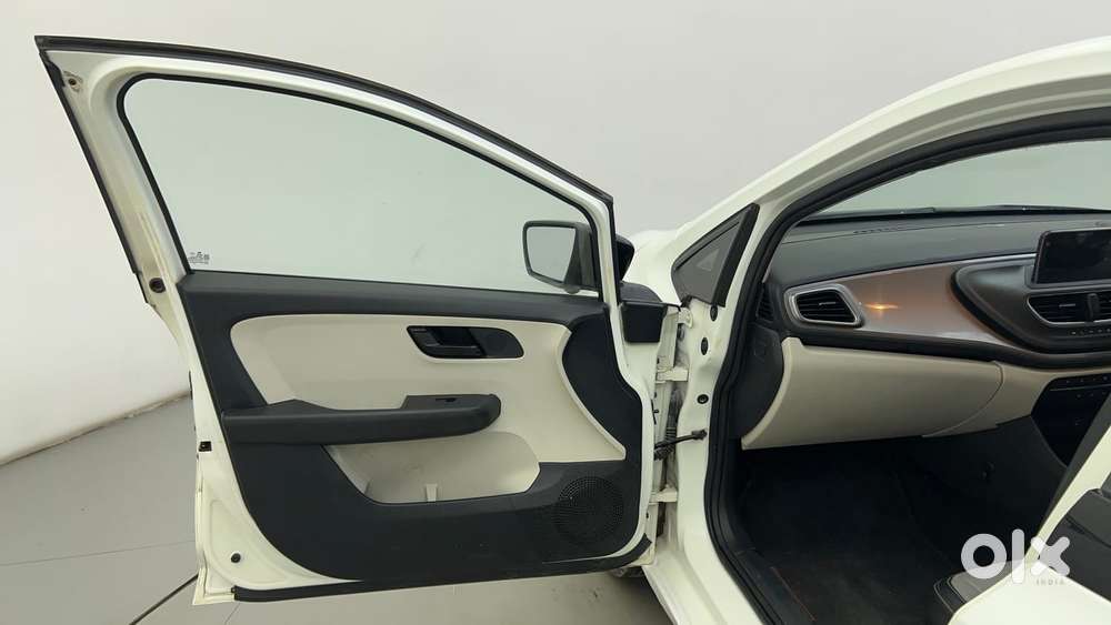Tata Altroz 1.2 Xt, 2022, Petrol