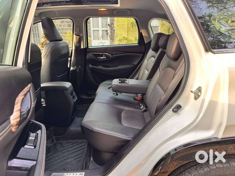 Maruti Suzuki Grand Vitara 1.5 Alpha Smart Hybrid At, 2022, Petrol