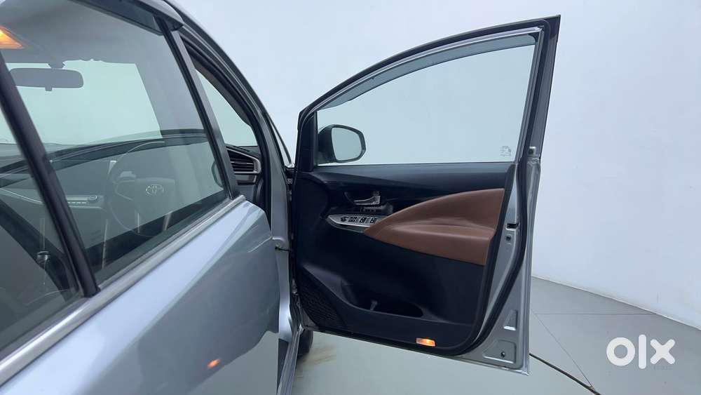 Toyota Innova Crysta 2.7 Zx At, 2016, Petrol