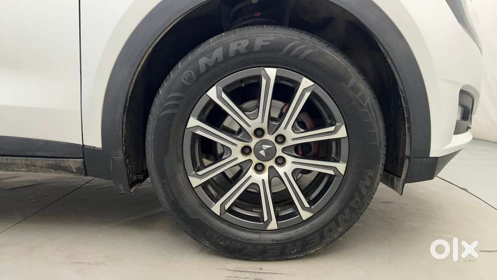Mahindra Xuv700 2.0 Ax 7 Petrol At Str, 2023, Petrol