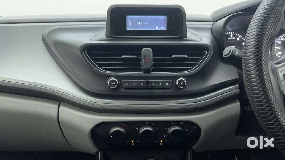 Tata Altroz 1.2 Xe, 2021, Petrol