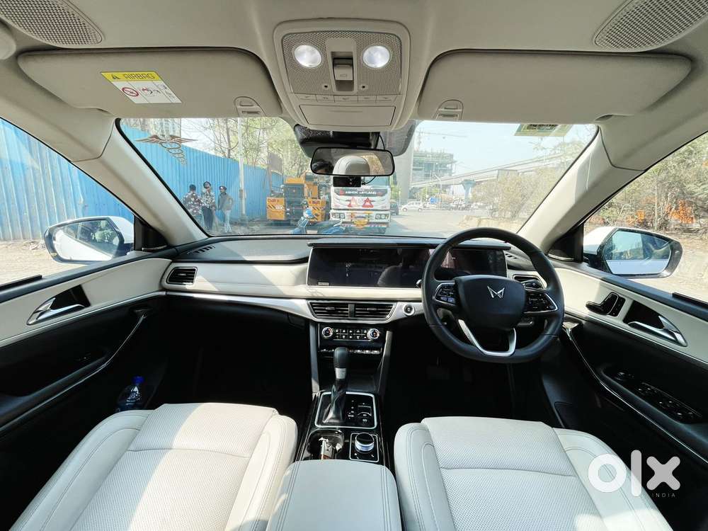 Mahindra Xuv700 2.2 Ax 7 Diesel At Luxury Pack Str Awd, 2025, Diesel