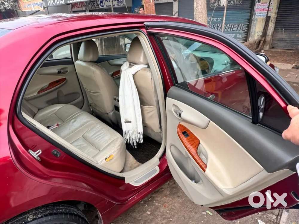 Toyota Corolla Altis 2011 Petrol Well Maintained