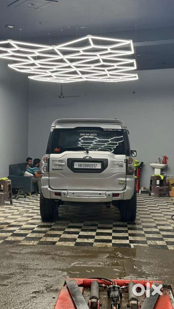 Mahindra Scorpio Classic S10 2016