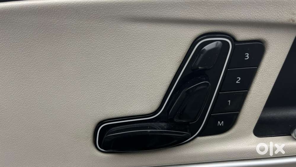 Mahindra Xuv700 2.0 Ax 7 Petrol At Luxury Pack Str, 2022, Petrol
